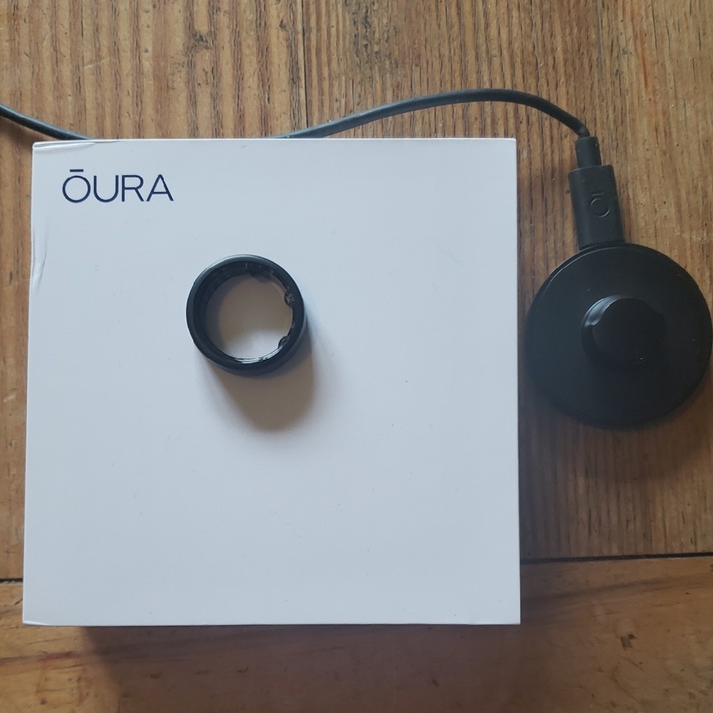Oura Ring Generation 3 Horizon in Stealth with Charging Base